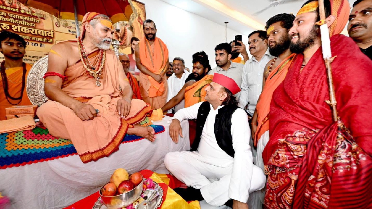 लखनऊ में शंकराचार्य स्वामी अविमुक्तेश्वरानंद से मिले अखिलेश यादव, कई मुद्दों पर भाजपा सरकार को घेरा